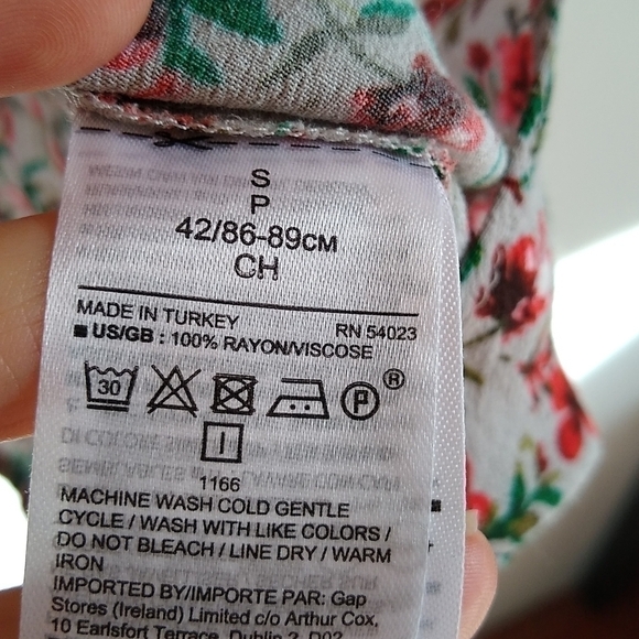 Banana Republic Puff Sleeve Red Floral Blouse Rayon S - Picture 6 of 10